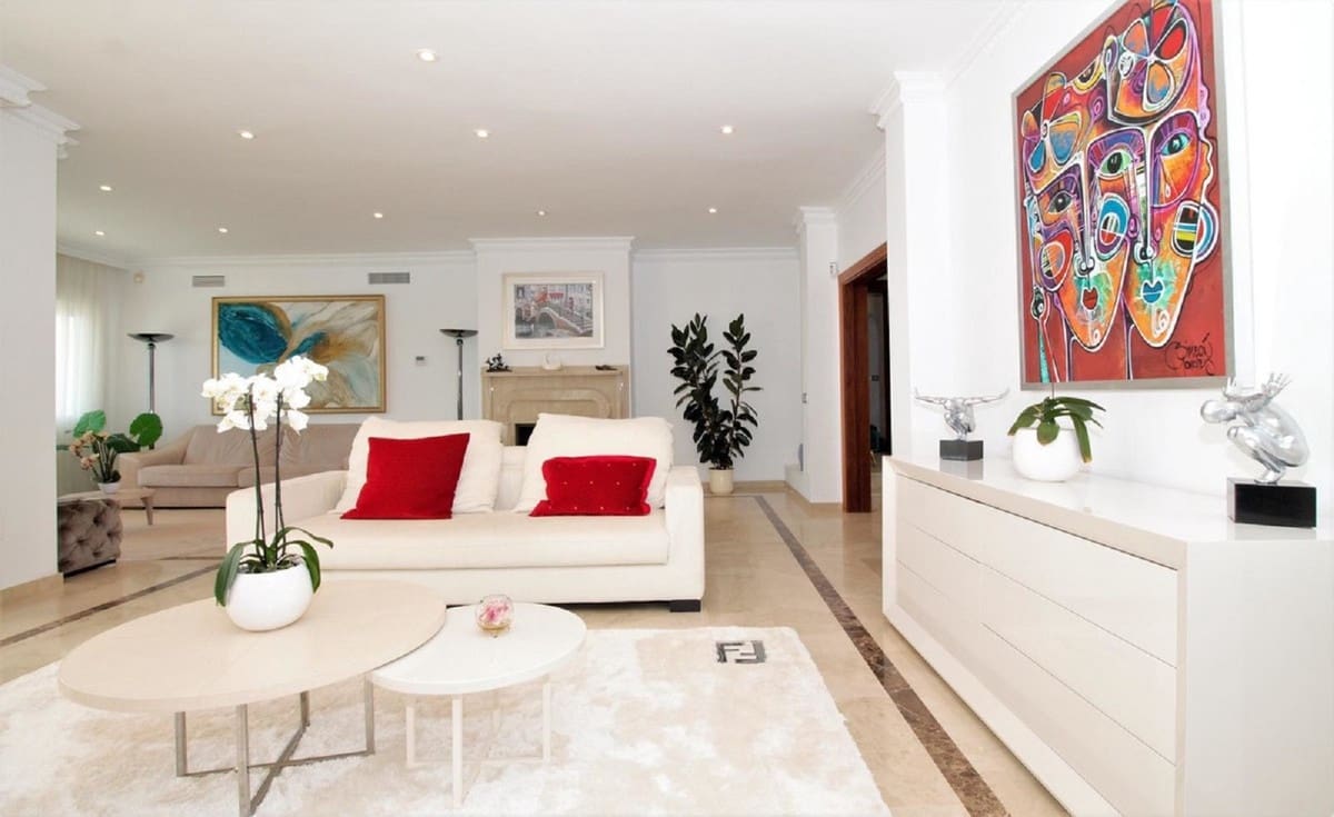 10 soverom Villa til salgs i El Paraiso med svømmebasseng - € 3 300 000 (Ref: 7747070)