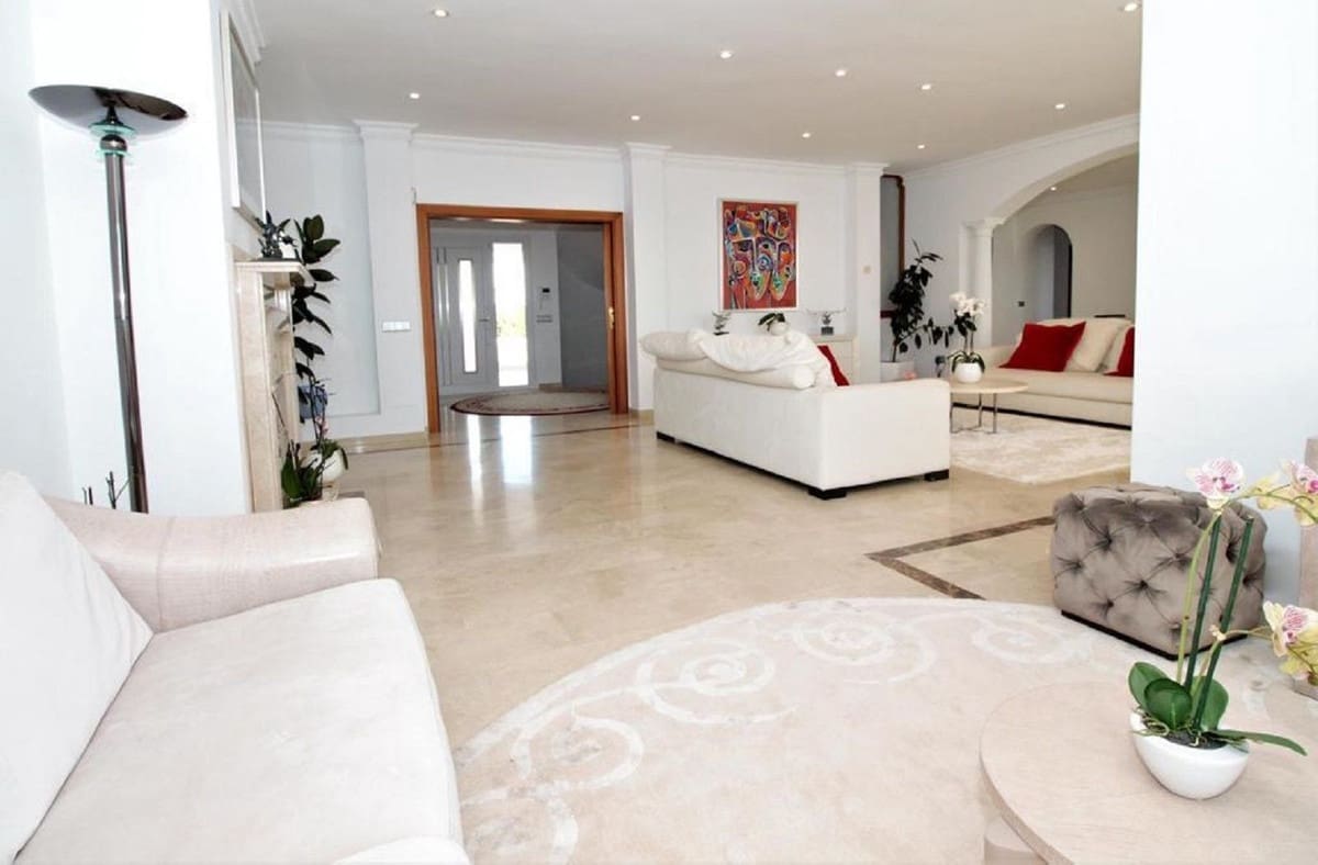 10 soverom Villa til salgs i El Paraiso med svømmebasseng - € 3 300 000 (Ref: 7747070)