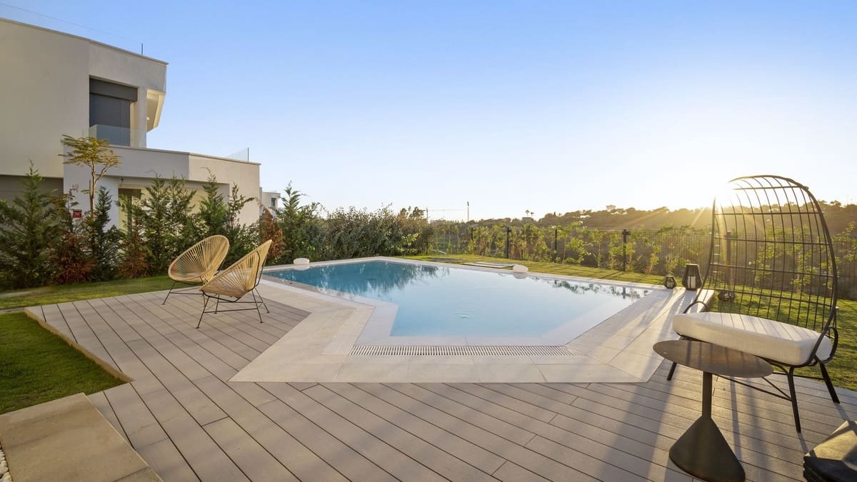 4 sypialnia Willa na sprzedaż w Marbella z basenem garażem - 3 500 000 € (Ref: 7747080)