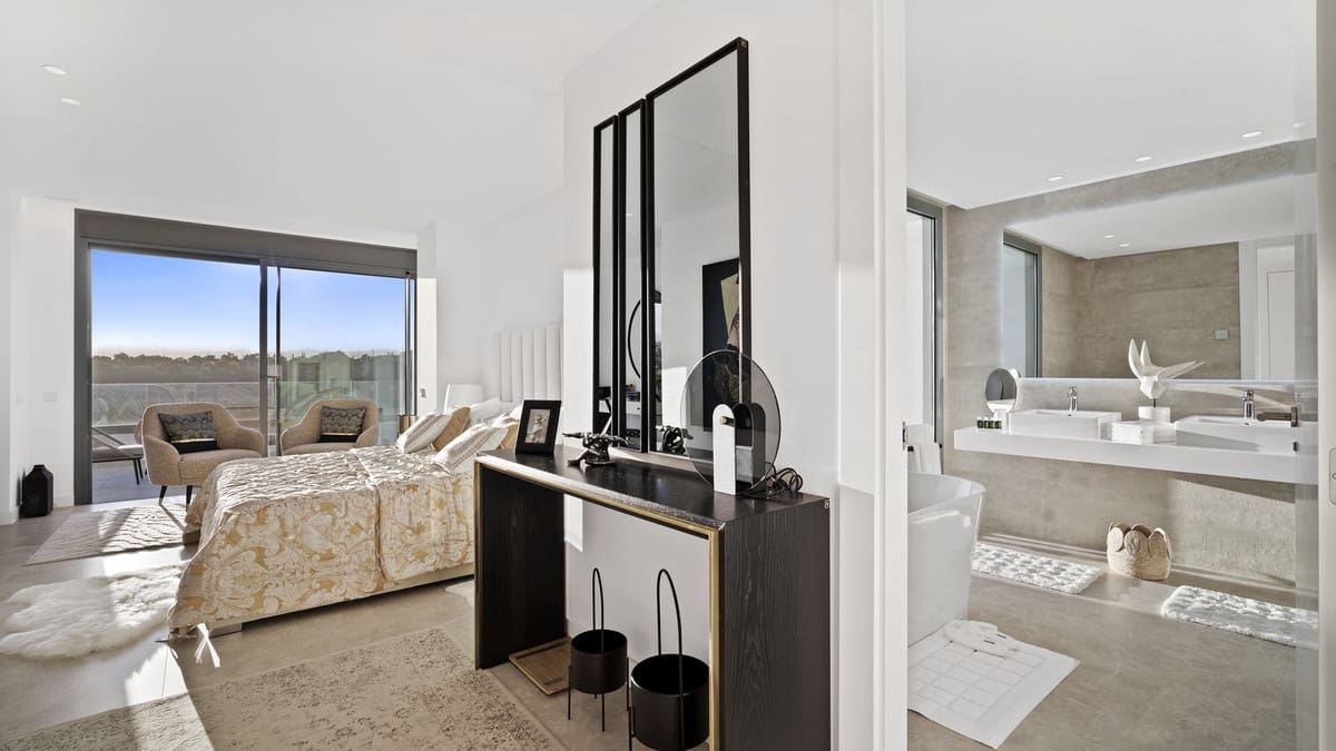 4 sypialnia Willa na sprzedaż w Marbella z basenem garażem - 3 500 000 € (Ref: 7747080)