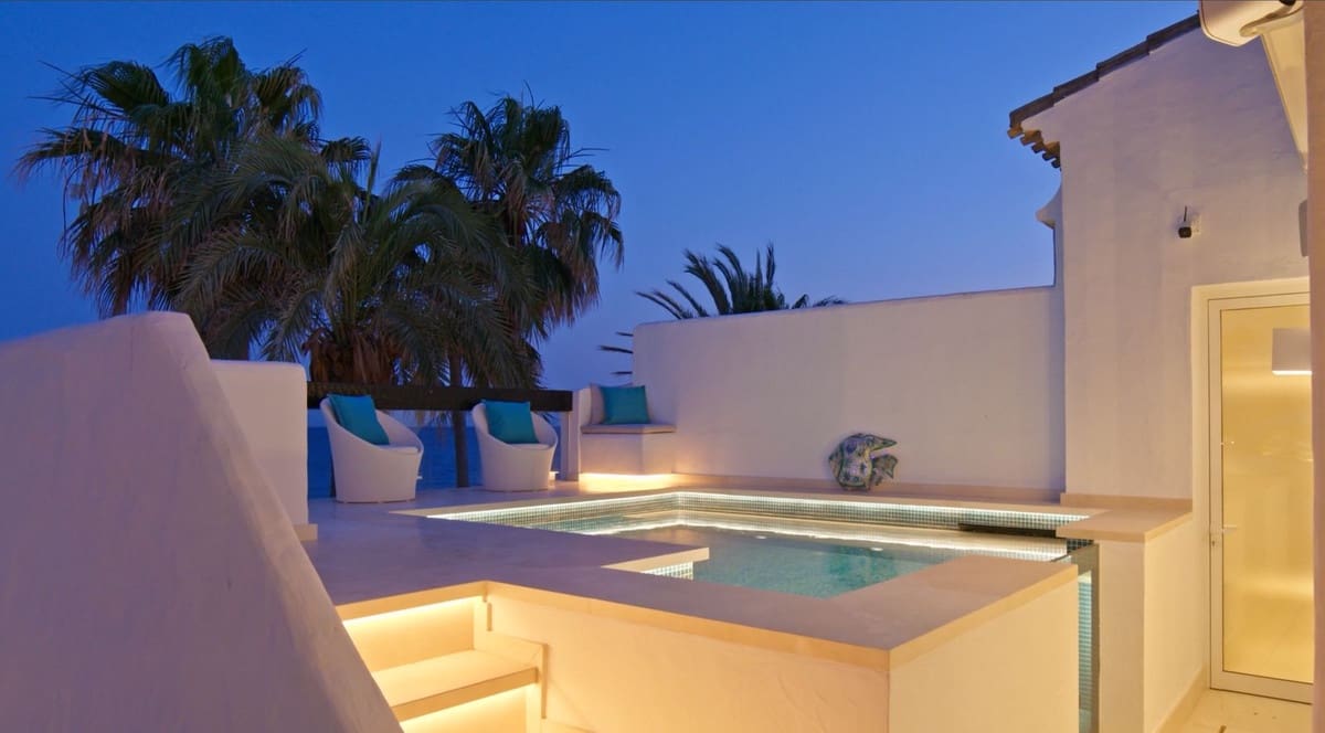 6 soveværelse Studio til salg i Golden Mile med swimmingpool garage - € 22.000.000 (Ref: 7878409)