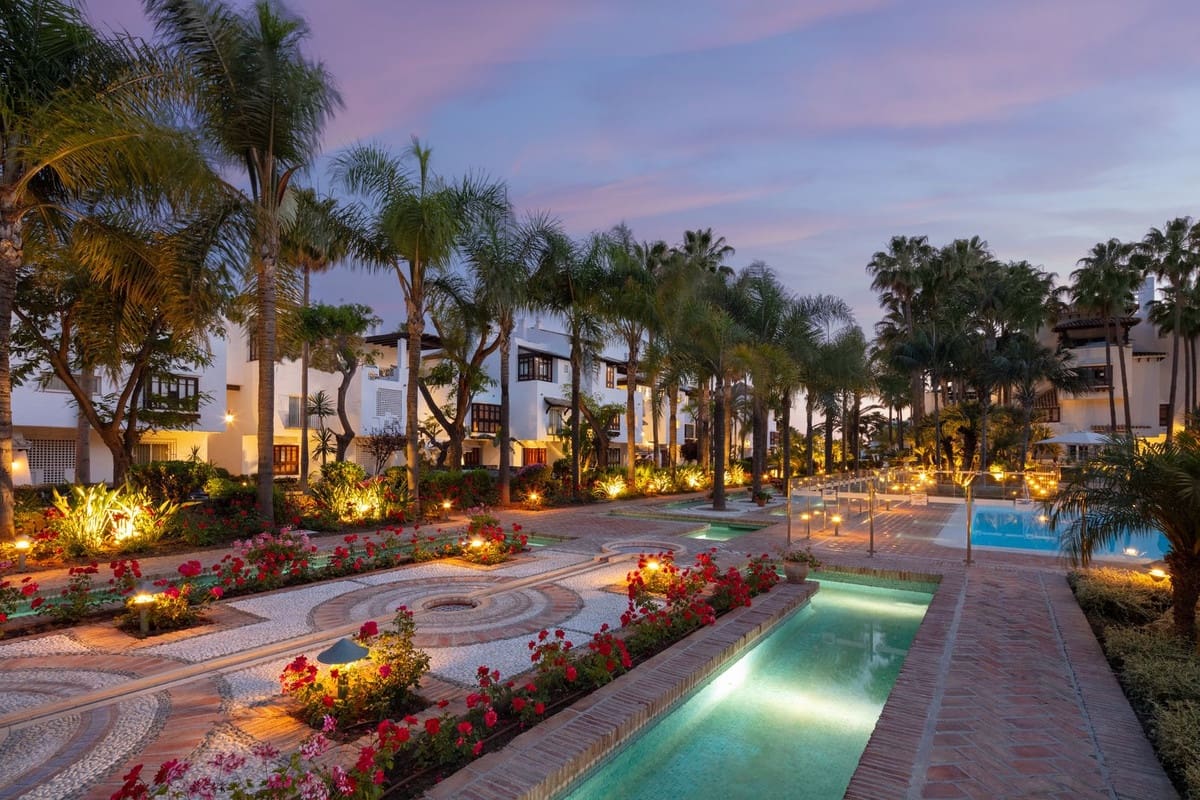 6 soveværelse Studio til salg i Golden Mile med swimmingpool garage - € 22.000.000 (Ref: 7878409)