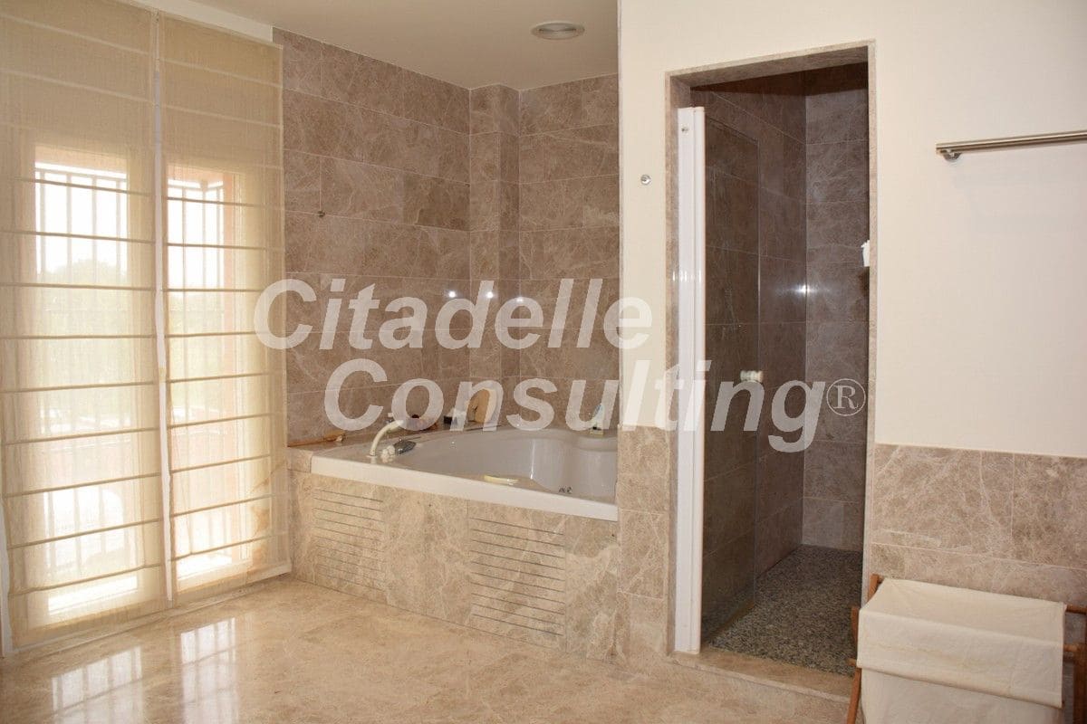 4 bedroom Villa for sale in Alhaurín de la Torre € 2,200,000 (Ref