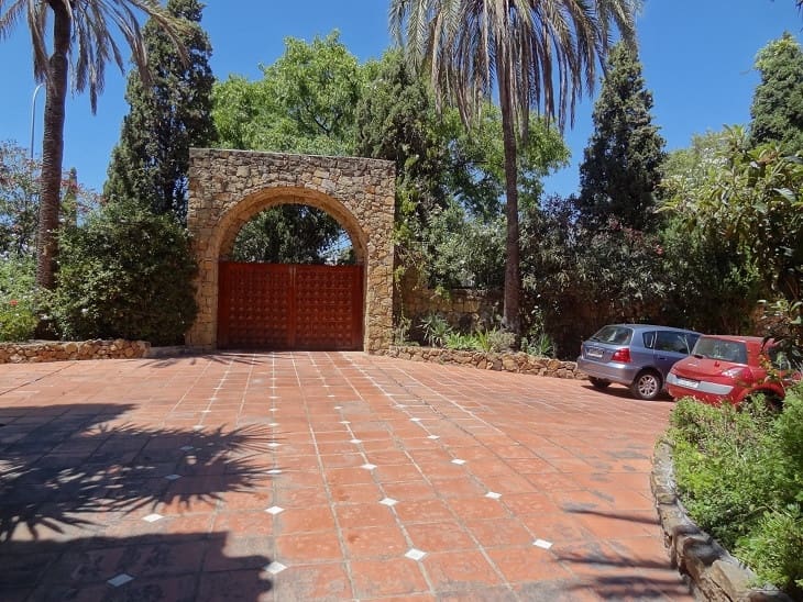 14 soverom Villa til salgs i Golden Mile med svømmebasseng garasje - € 18 000 000 (Ref: 7989176)