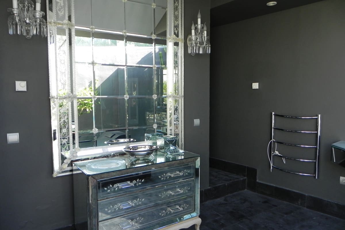 7 soverom Villa til salgs i Los Monteros med svømmebasseng garasje - € 17 000 000 (Ref: 7989177)