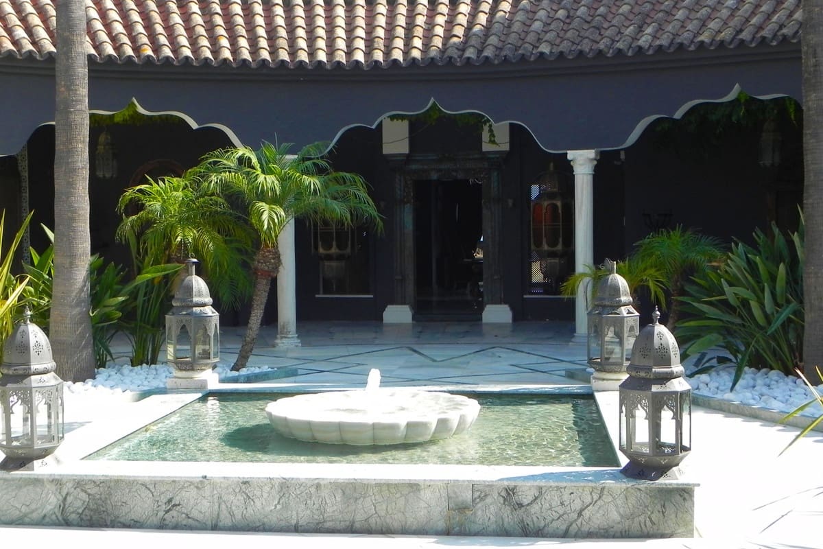 7 soverom Villa til salgs i Los Monteros med svømmebasseng garasje - € 17 000 000 (Ref: 7989177)