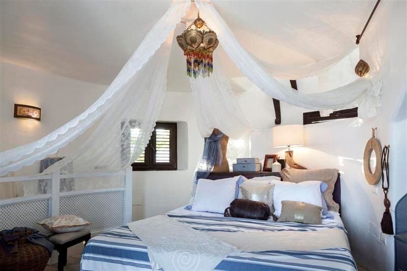 7 soverom Villa til salgs i Los Monteros med svømmebasseng garasje - € 17 000 000 (Ref: 7989177)