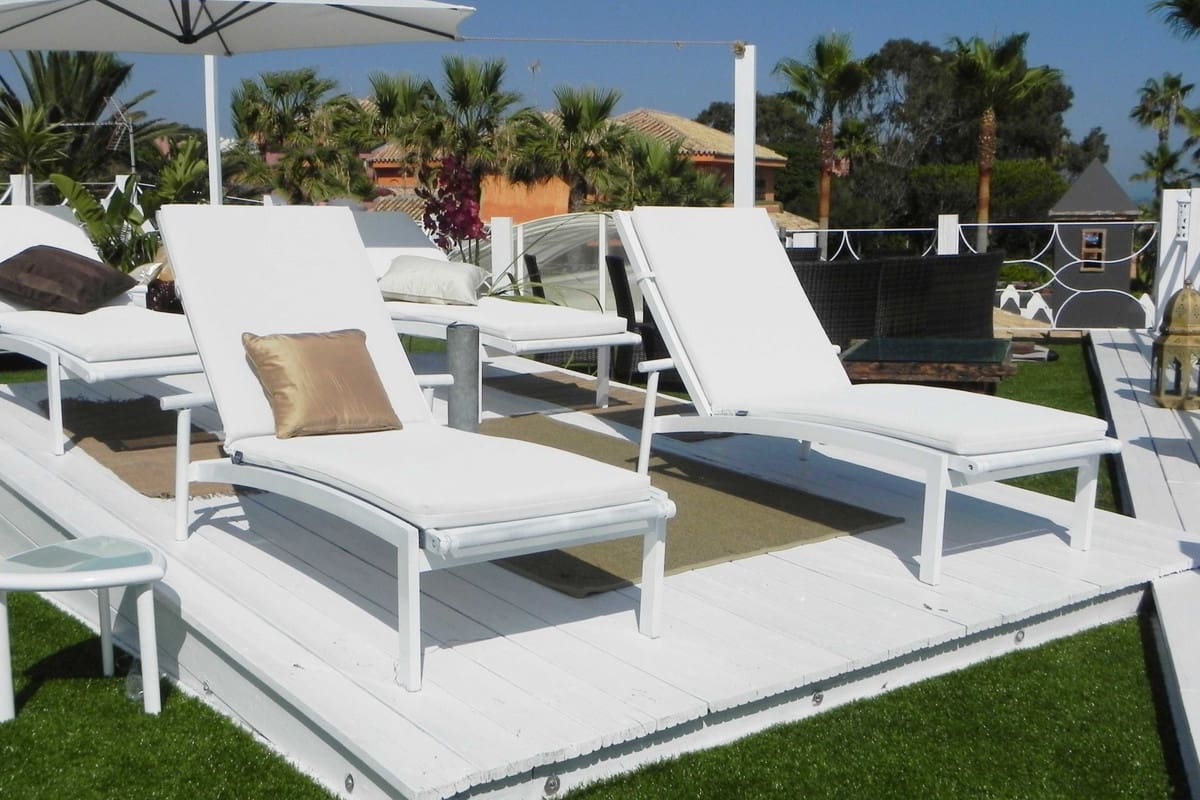 7 soverom Villa til salgs i Los Monteros med svømmebasseng garasje - € 17 000 000 (Ref: 7989177)