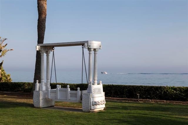 7 soveværelse Villa til salg i Los Monteros, Marbella med swimmingpool garage - € 17.000.000 (Ref: 7989177)