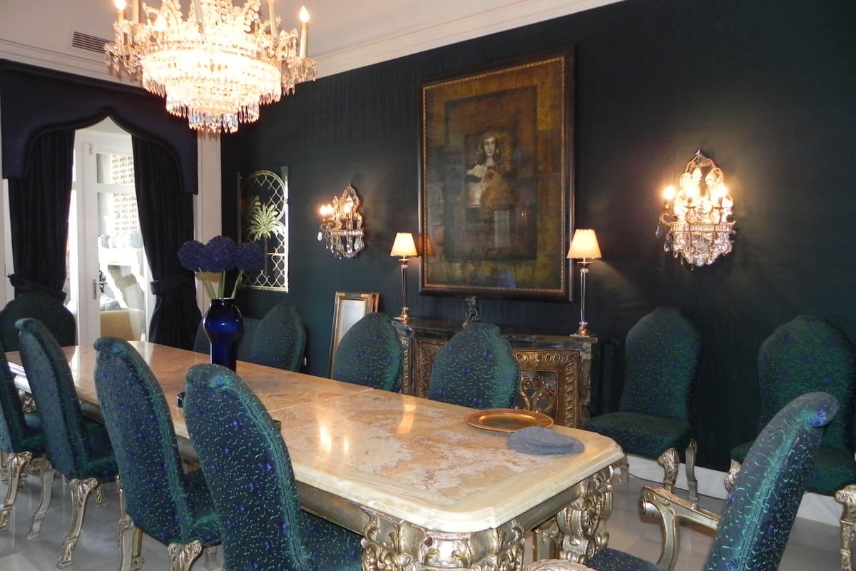 7 soverom Villa til salgs i Los Monteros med svømmebasseng garasje - € 17 000 000 (Ref: 7989177)