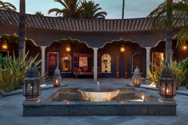 7 soverom Villa til salgs i Los Monteros med svømmebasseng garasje - € 17 000 000 (Ref: 7989177)