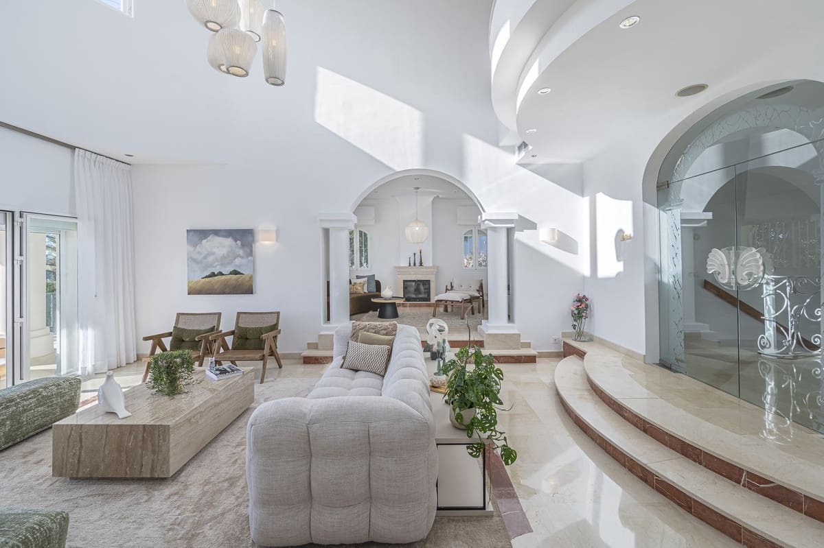 7 sypialnia Willa na sprzedaż w Nueva Andalucia z basenem garażem - 3 850 000 € (Ref: 8441764)