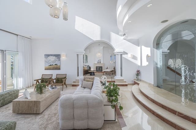 7 sypialnia Willa na sprzedaż w Las Brisas, Marbella z basenem garażem - 3 850 000 € (Ref: 8441764)