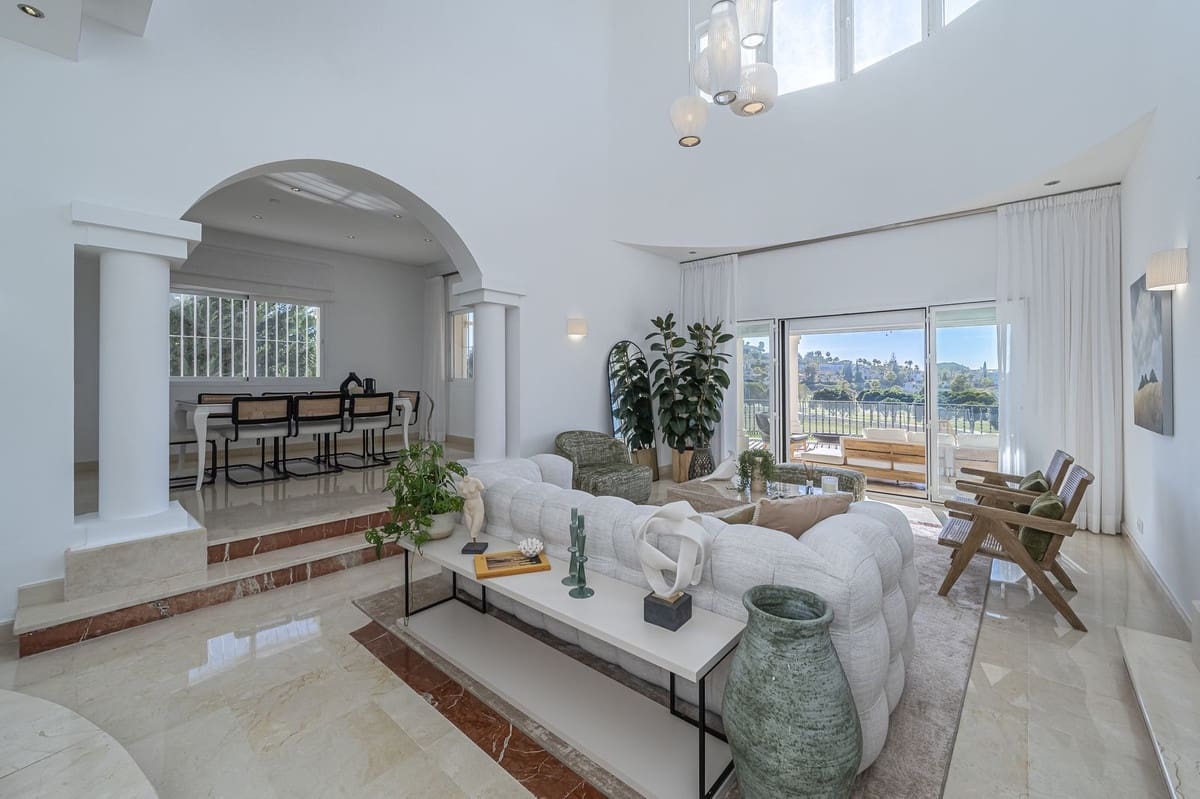 7 sypialnia Willa na sprzedaż w Nueva Andalucia z basenem garażem - 3 850 000 € (Ref: 8441764)