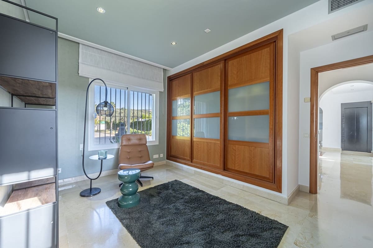 7 sypialnia Willa na sprzedaż w Nueva Andalucia z basenem garażem - 3 850 000 € (Ref: 8441764)