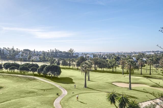 7 sypialnia Willa na sprzedaż w Las Brisas, Marbella z basenem garażem - 3 850 000 € (Ref: 8441764)