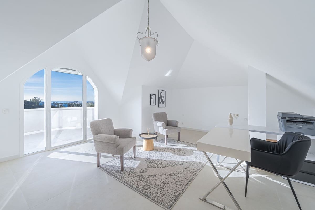 7 sypialnia Willa na sprzedaż w Nueva Andalucia z basenem garażem - 3 850 000 € (Ref: 8441764)