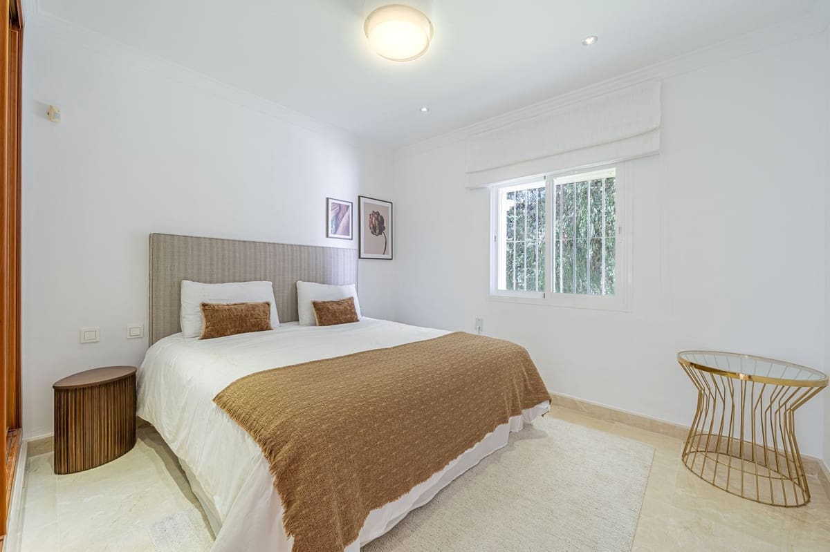 7 sypialnia Willa na sprzedaż w Nueva Andalucia z basenem garażem - 3 850 000 € (Ref: 8441764)