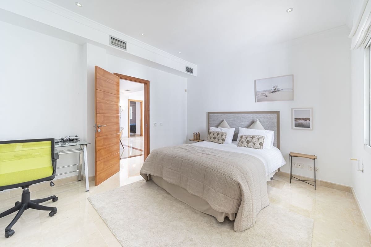 7 sypialnia Willa na sprzedaż w Nueva Andalucia z basenem garażem - 3 850 000 € (Ref: 8441764)