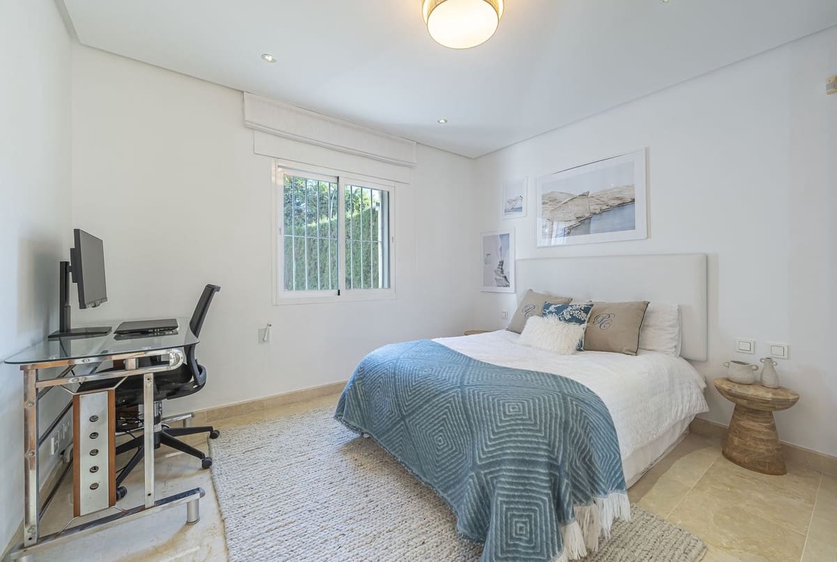 7 sypialnia Willa na sprzedaż w Nueva Andalucia z basenem garażem - 3 850 000 € (Ref: 8441764)