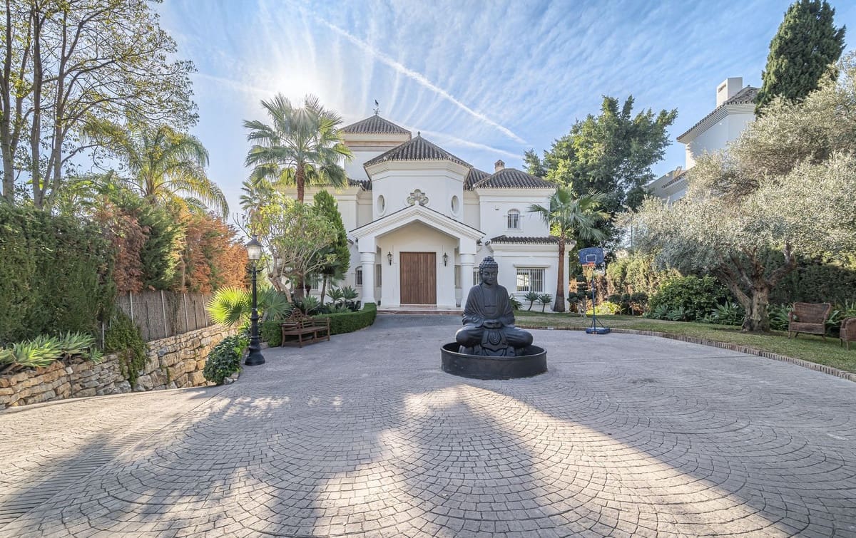 7 sypialnia Willa na sprzedaż w Nueva Andalucia z basenem garażem - 3 850 000 € (Ref: 8441764)