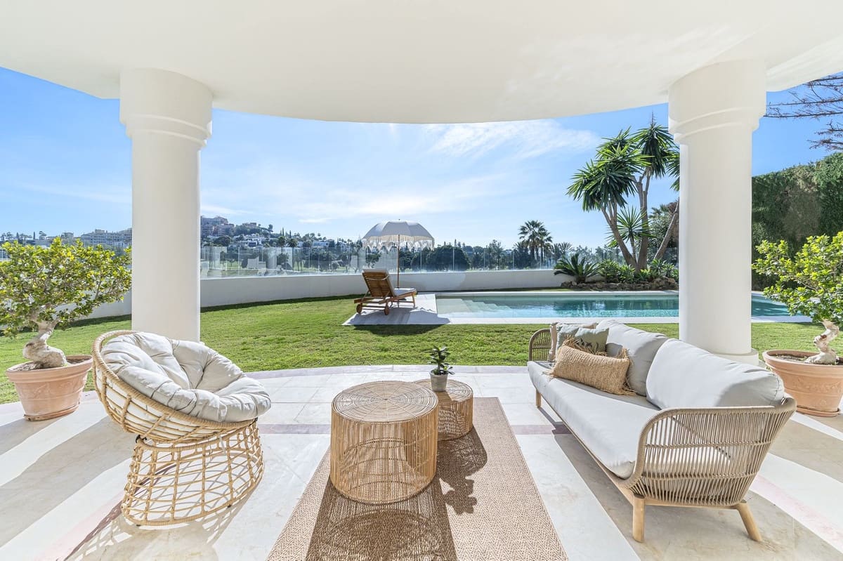 7 sypialnia Willa na sprzedaż w Nueva Andalucia z basenem garażem - 3 850 000 € (Ref: 8441764)