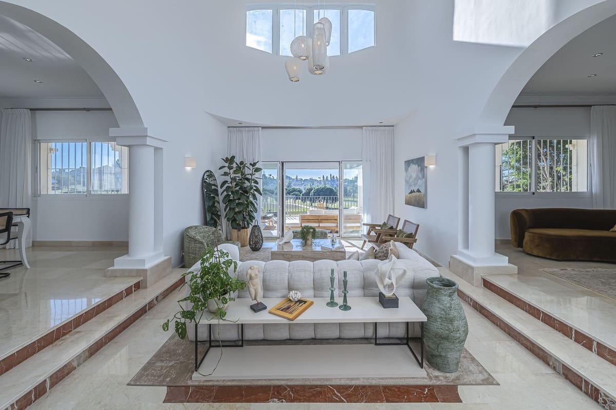 7 sypialnia Willa na sprzedaż w Nueva Andalucia z basenem garażem - 3 850 000 € (Ref: 8441764)