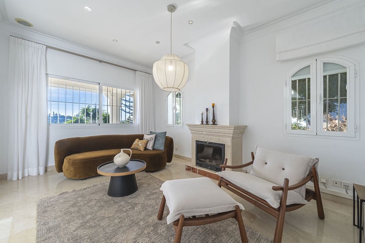 7 sypialnia Willa na sprzedaż w Nueva Andalucia z basenem garażem - 3 850 000 € (Ref: 8441764)