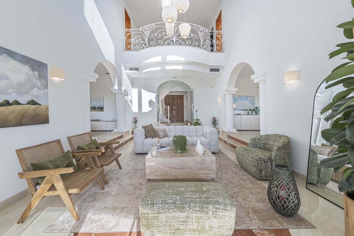 7 sypialnia Willa na sprzedaż w Nueva Andalucia z basenem garażem - 3 850 000 € (Ref: 8441764)