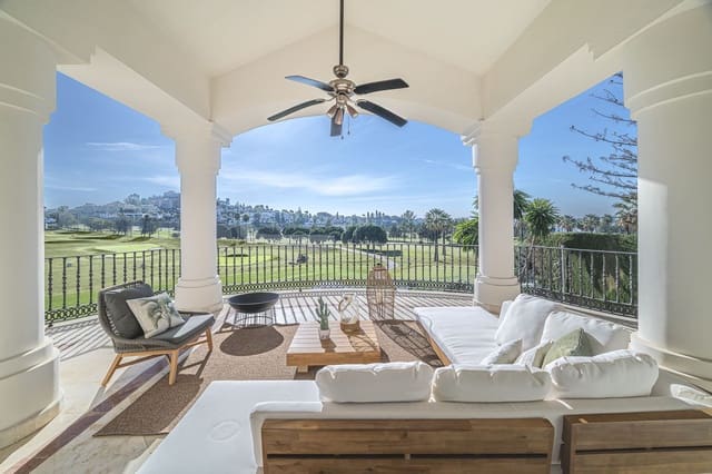 7 sypialnia Willa na sprzedaż w Las Brisas, Marbella z basenem garażem - 3 850 000 € (Ref: 8441764)