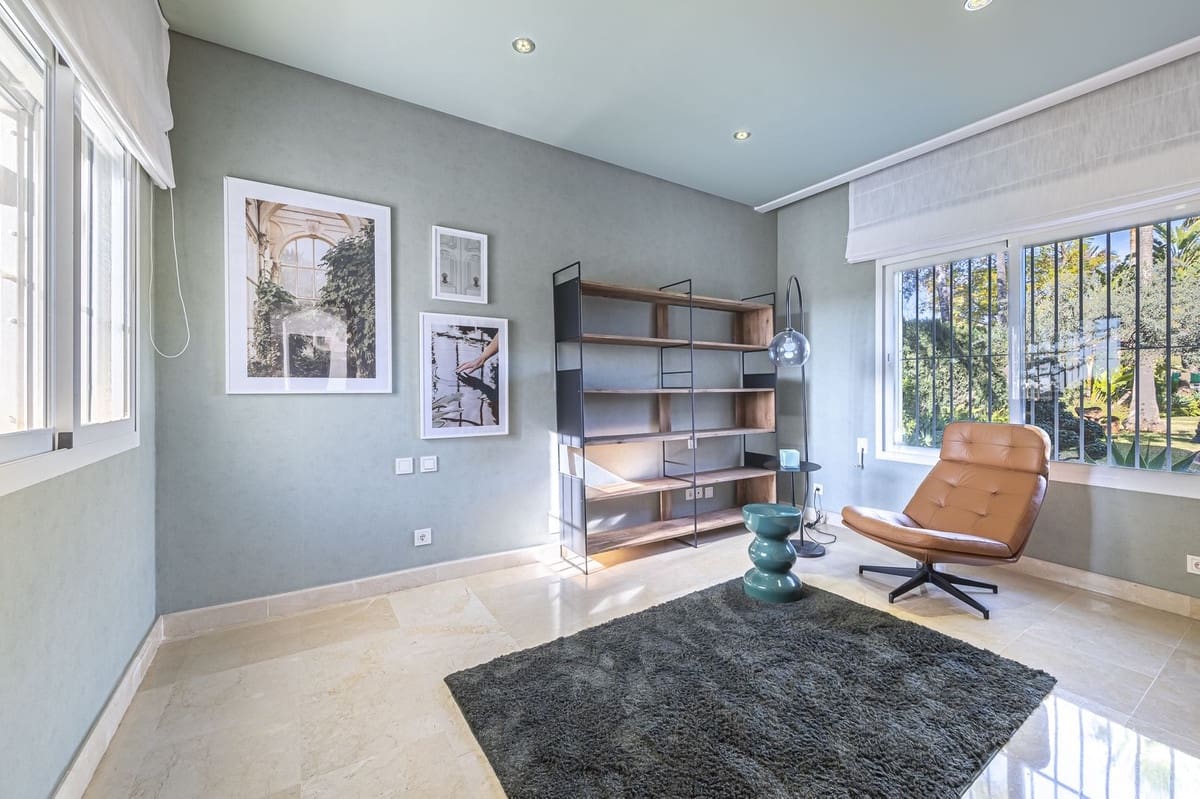 7 sypialnia Willa na sprzedaż w Nueva Andalucia z basenem garażem - 3 850 000 € (Ref: 8441764)