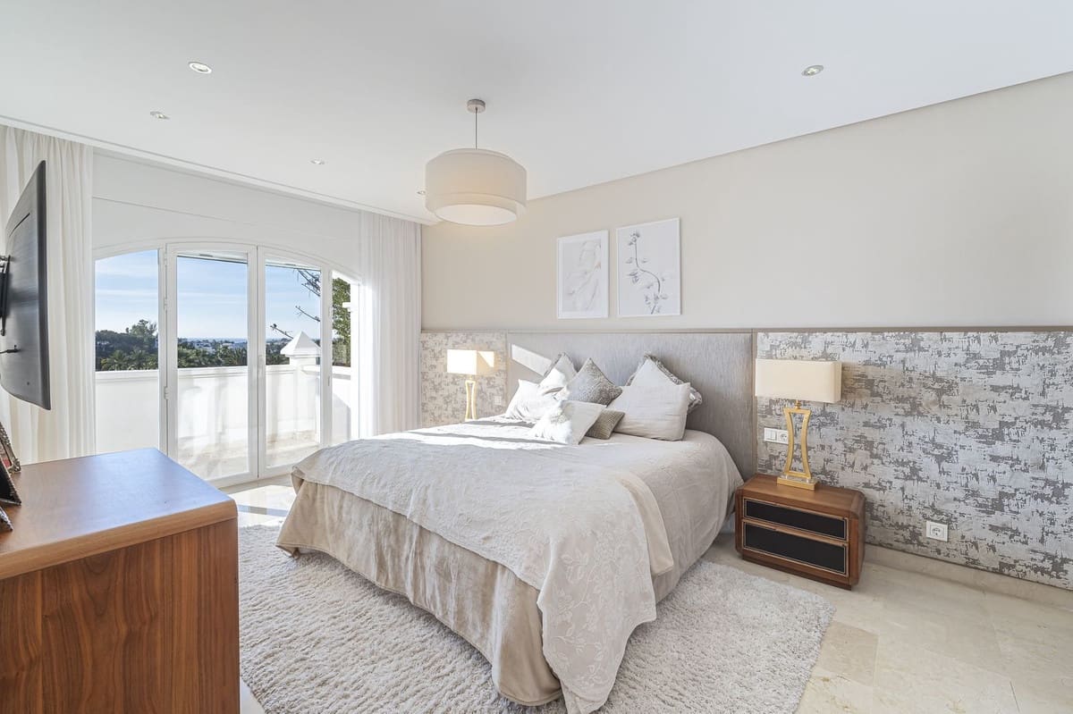 7 sypialnia Willa na sprzedaż w Nueva Andalucia z basenem garażem - 3 850 000 € (Ref: 8441764)