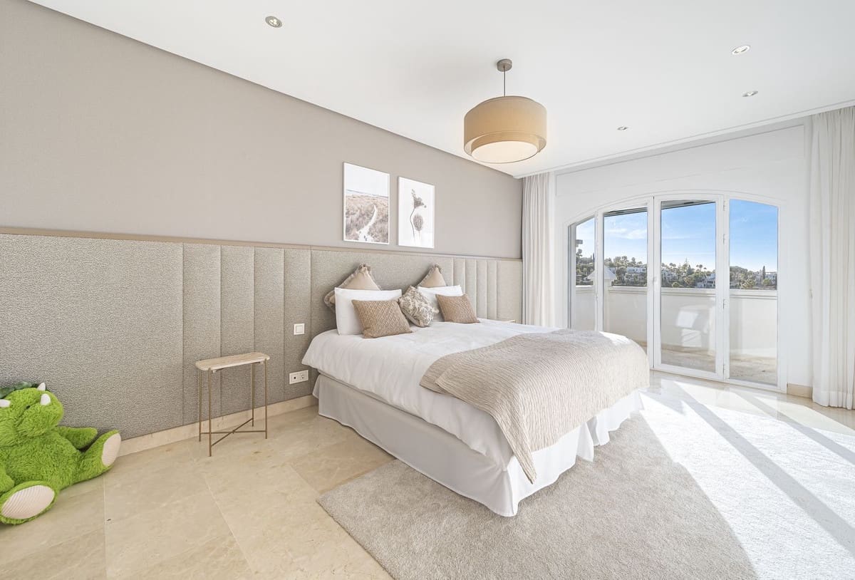 7 sypialnia Willa na sprzedaż w Nueva Andalucia z basenem garażem - 3 850 000 € (Ref: 8441764)