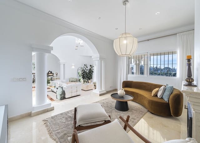 7 sypialnia Willa na sprzedaż w Las Brisas, Marbella z basenem garażem - 3 850 000 € (Ref: 8441764)