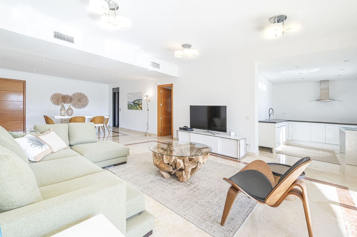 7 sypialnia Willa na sprzedaż w Nueva Andalucia z basenem garażem - 3 850 000 € (Ref: 8441764)