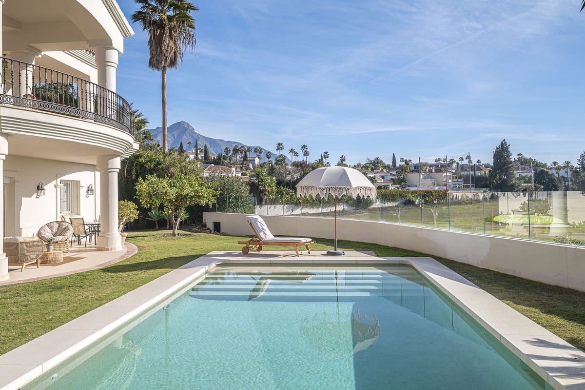 7 sypialnia Willa na sprzedaż w Nueva Andalucia z basenem garażem - 3 850 000 € (Ref: 8441764)