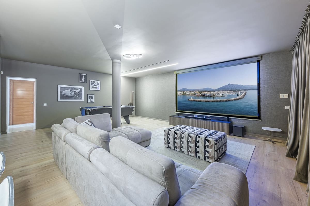 7 sypialnia Willa na sprzedaż w Nueva Andalucia z basenem garażem - 3 850 000 € (Ref: 8441764)