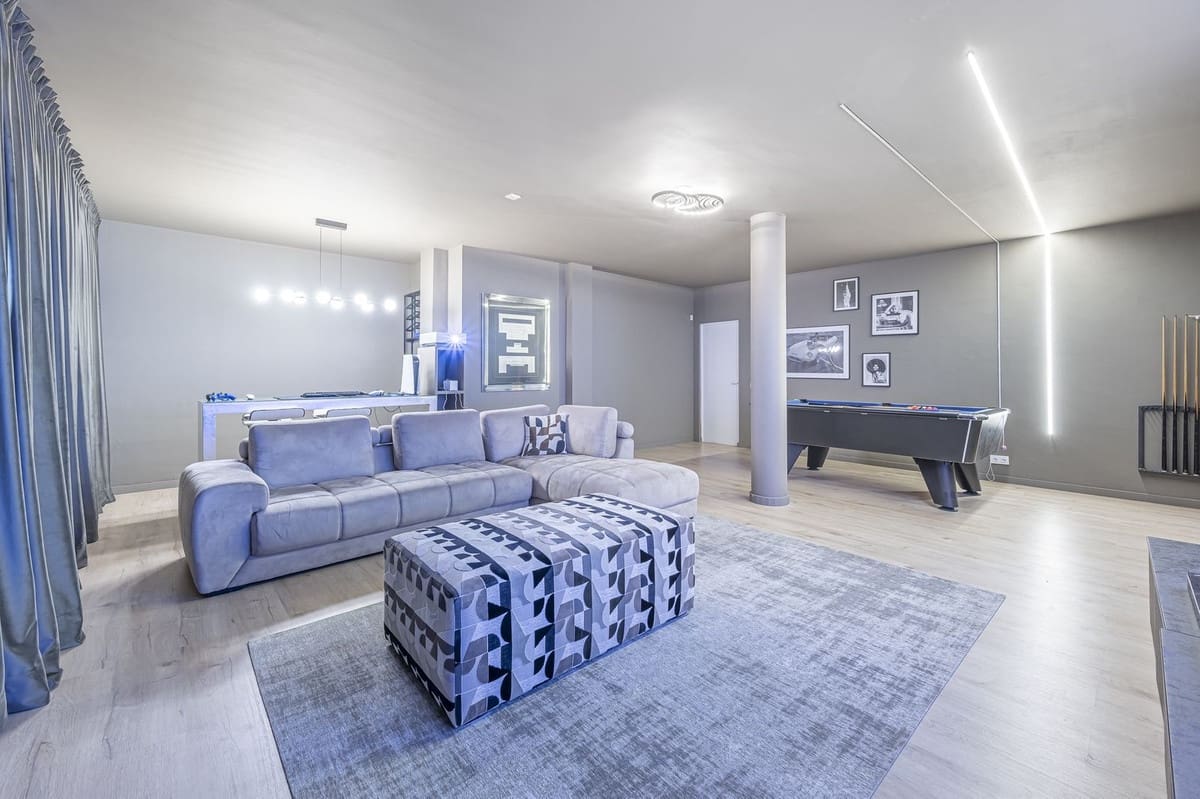 7 sypialnia Willa na sprzedaż w Nueva Andalucia z basenem garażem - 3 850 000 € (Ref: 8441764)