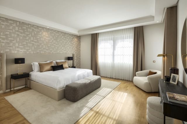 12 sypialnia Willa na sprzedaż w Las Brisas, Marbella z basenem garażem - 10 850 000 € (Ref: 8441787)