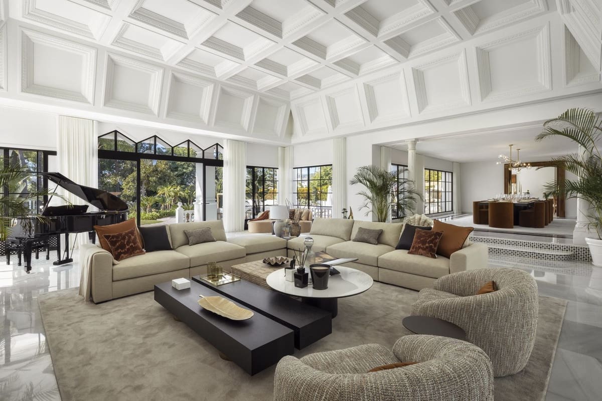 12 sypialnia Willa na sprzedaż w Nueva Andalucia z basenem garażem - 10 850 000 € (Ref: 8441787)