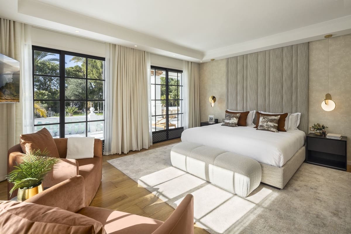 12 sypialnia Willa na sprzedaż w Nueva Andalucia z basenem garażem - 10 850 000 € (Ref: 8441787)