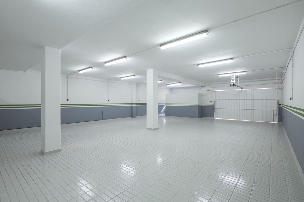 12 sypialnia Willa na sprzedaż w Nueva Andalucia z basenem garażem - 10 850 000 € (Ref: 8441787)