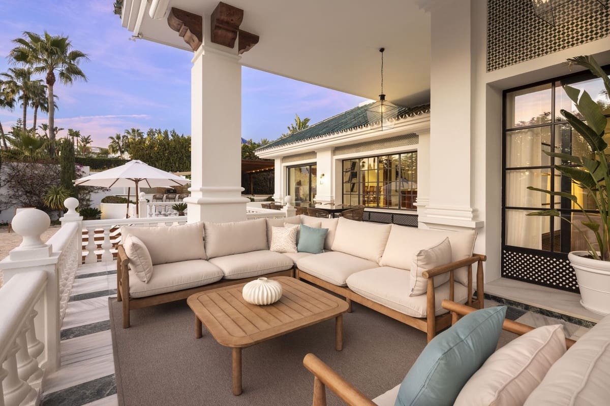 12 sypialnia Willa na sprzedaż w Nueva Andalucia z basenem garażem - 10 850 000 € (Ref: 8441787)