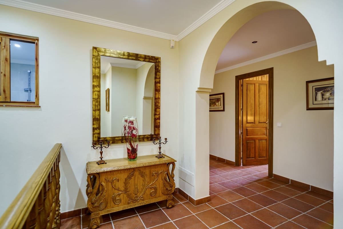 10 Zimmer Villa zu verkaufen in Benahavis mit Pool Garage - 3.950.000 € (Ref: 8441824)