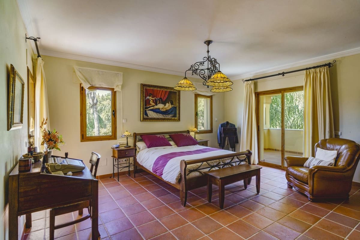 10 Zimmer Villa zu verkaufen in Benahavis mit Pool Garage - 3.950.000 € (Ref: 8441824)