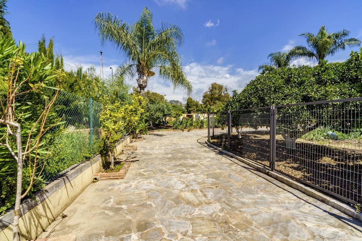 10 Zimmer Villa zu verkaufen in Benahavis mit Pool Garage - 3.950.000 € (Ref: 8441824)