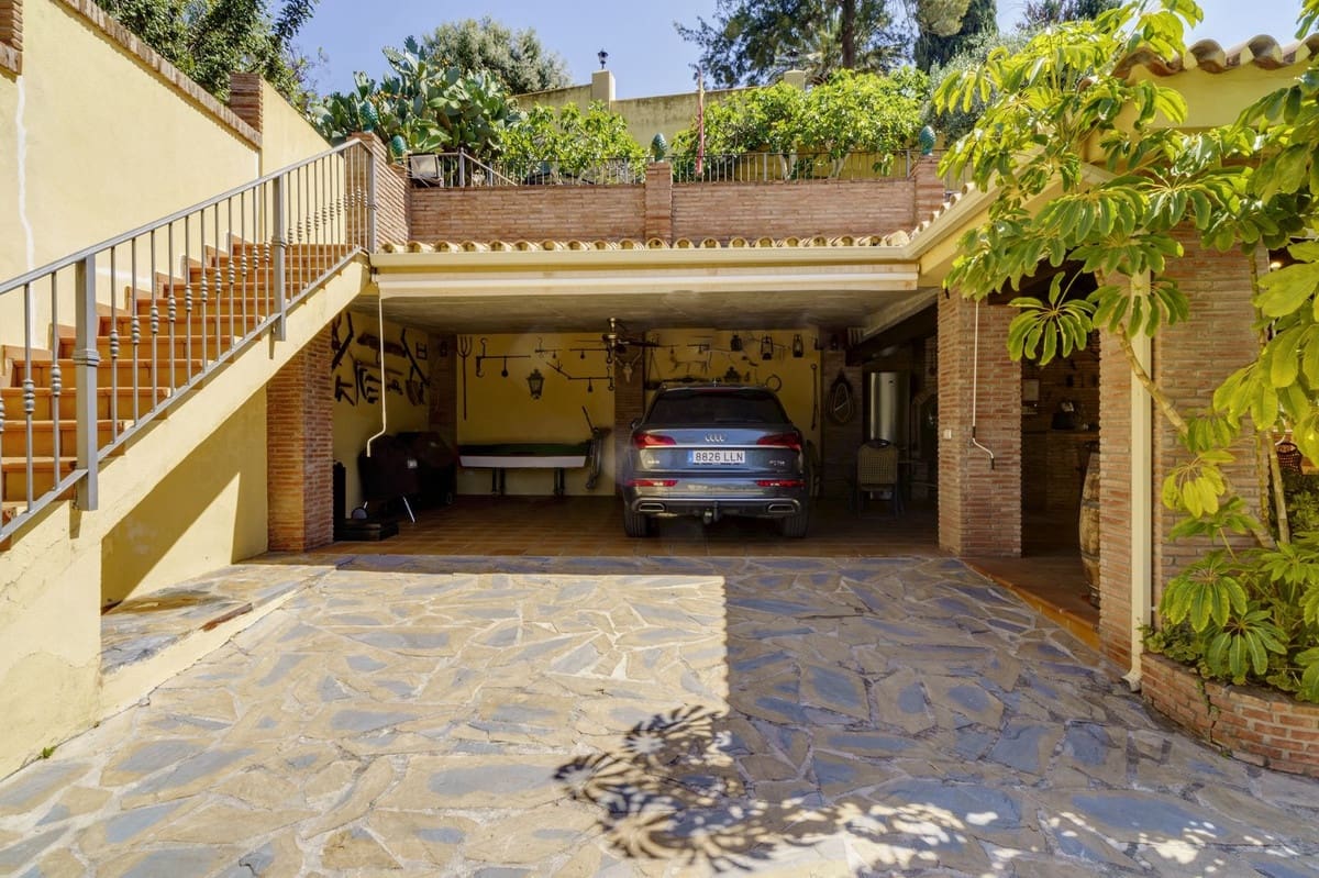 10 Zimmer Villa zu verkaufen in Benahavis mit Pool Garage - 3.950.000 € (Ref: 8441824)