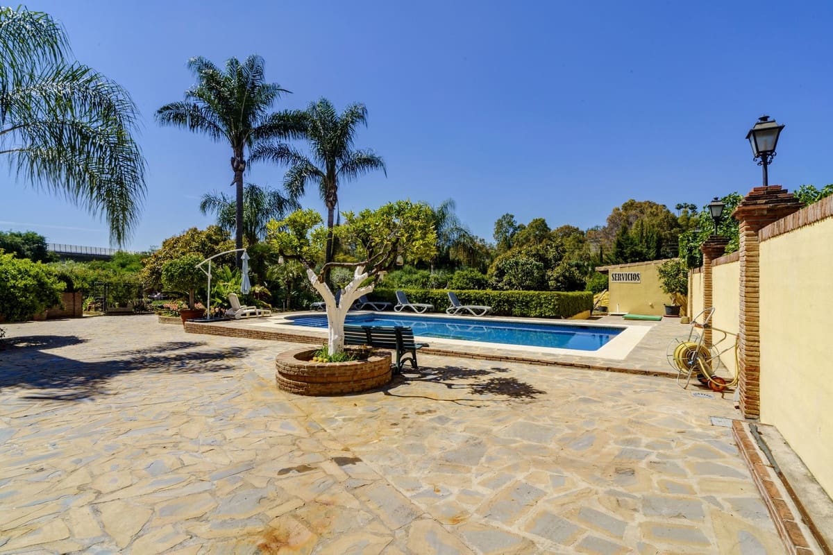 10 Zimmer Villa zu verkaufen in Benahavis mit Pool Garage - 3.950.000 € (Ref: 8441824)