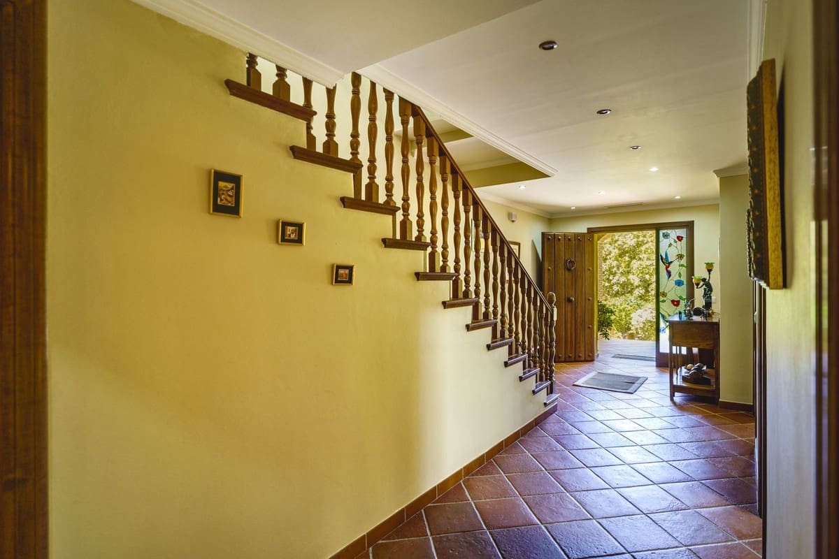 10 Zimmer Villa zu verkaufen in Benahavis mit Pool Garage - 3.950.000 € (Ref: 8441824)