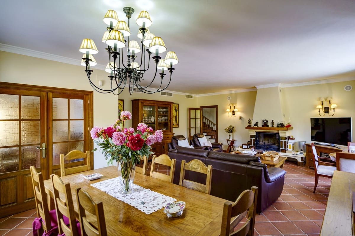 10 Zimmer Villa zu verkaufen in Benahavis mit Pool Garage - 3.950.000 € (Ref: 8441824)